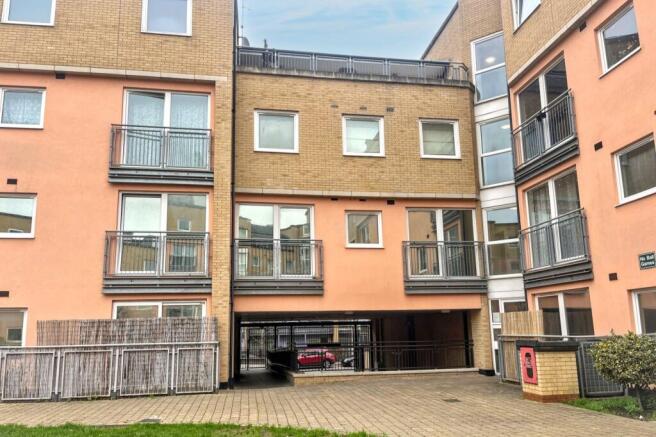 140 Wooldridge Close, Feltham, TW14 8BH