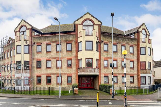 Flat 9 Grosvenor Court, 1 Rosemary Road, Clacton -On-Sea CO15 1NY