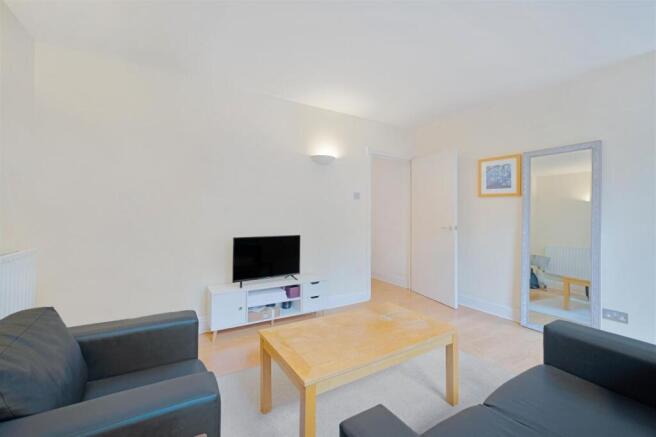 Flat 8, 11-12 West Smithfield, Clerkenwell, London, EC1A 9JR