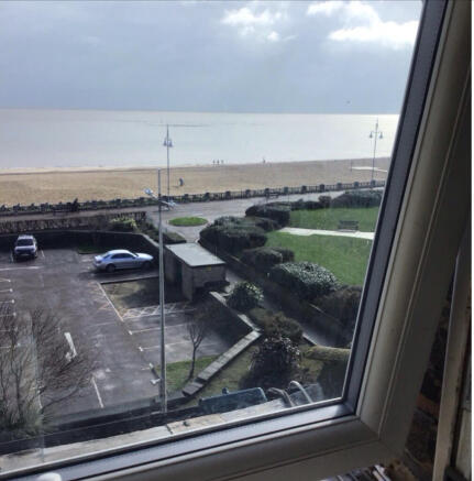 Flat 5, 5 Kirkley Cliff, Lowestoft, Suffolk, NR33 0BY