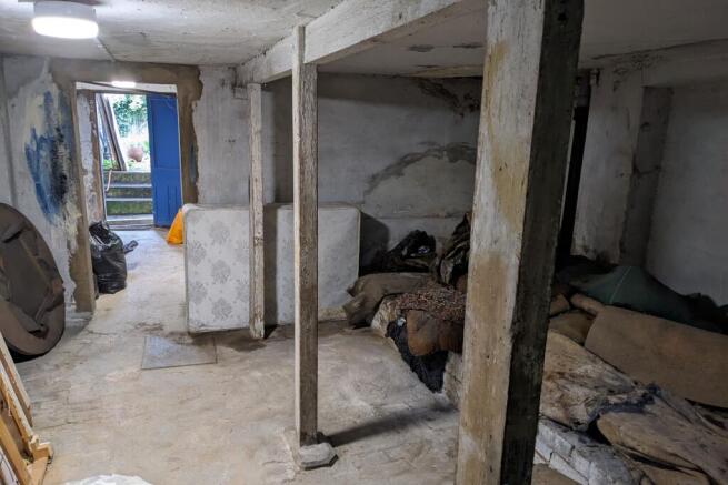 Basement, 102 Breakspears Road, London SE4 1UD