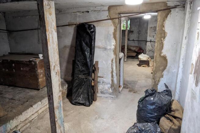 Basement, 102 Breakspears Road, London SE4 1UD