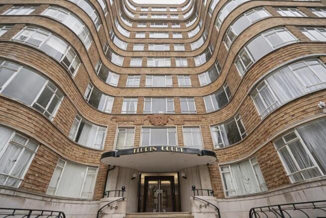 Flat 5 Florin Court, Charterhouse Square, Barbican, London, EC1M 6ET
