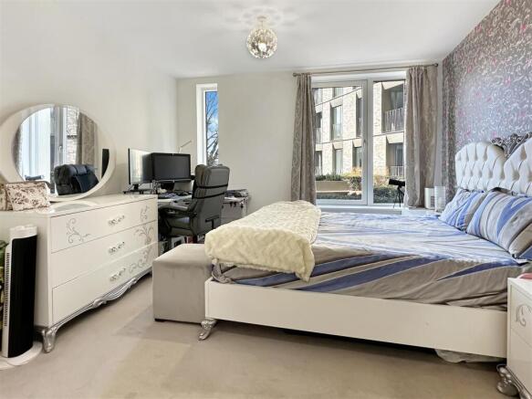 Bedroom 1 (2)