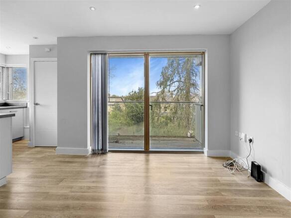 Living / Dining Room (2)