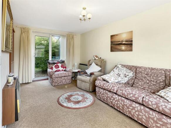 Living Room (2)