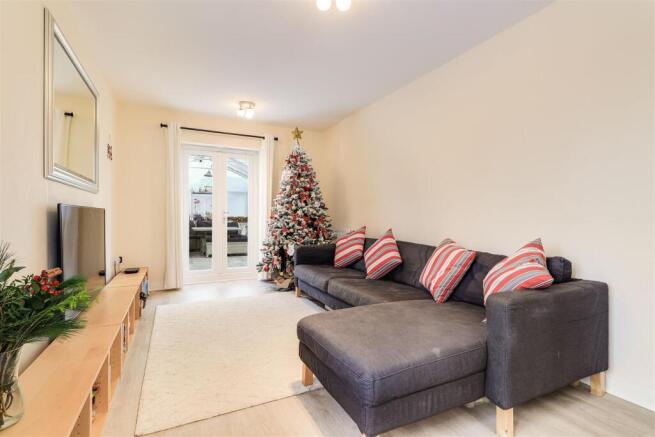 Living / Dining Room (2)