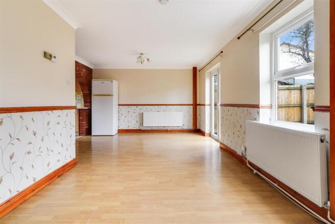 Living / Dining Room (2)