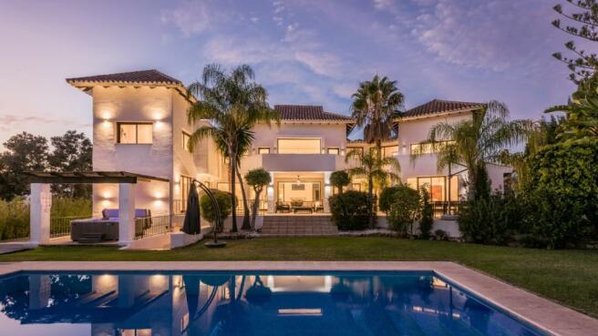 8 bedroom villa for sale in marbella, costa del sol, 29660