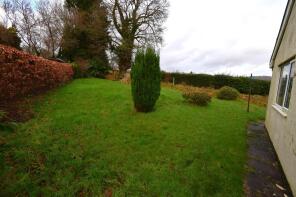 SIDE GARDEN.JPG