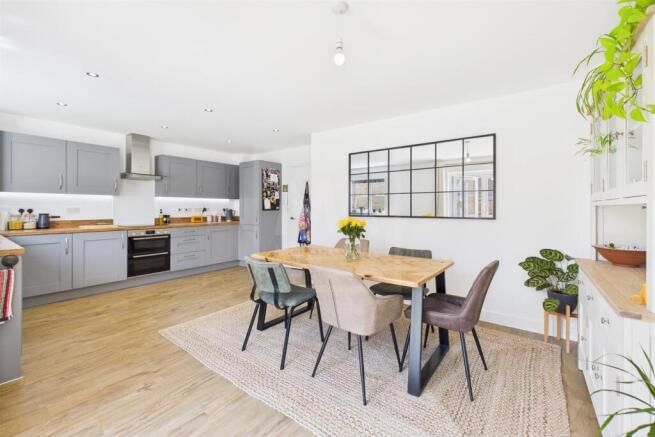 Kitchen/Dining Area