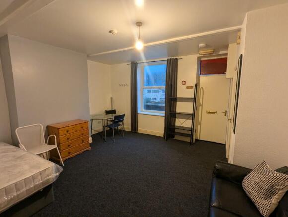 Living Space/ Bed...