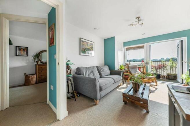 Living Room (b)