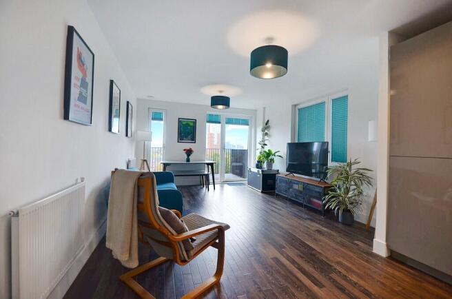 Living Room (b)
