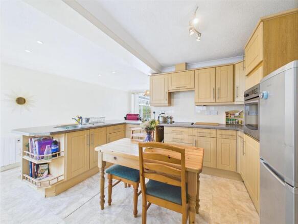 Kitchen 3.jpg