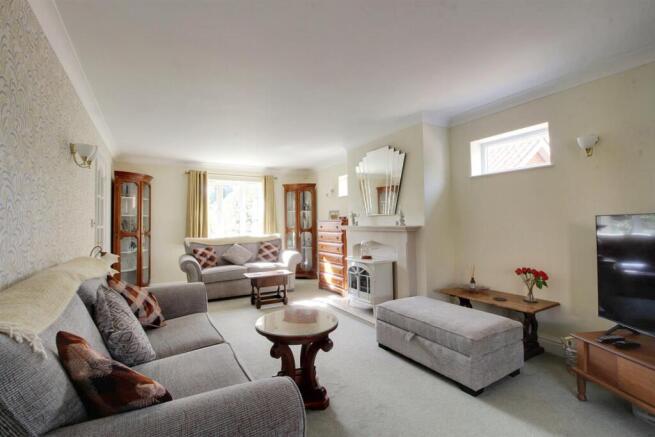 Living Room 2.jpg