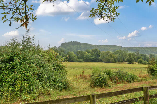 1329428-3-688b5bc1ccc80