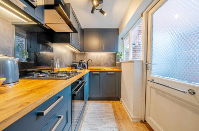 1386201-10-692972e83d3c6