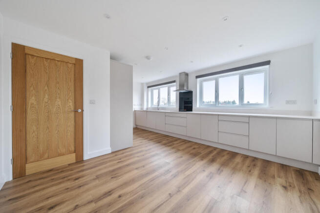 1402937-16-696e5fd319aad