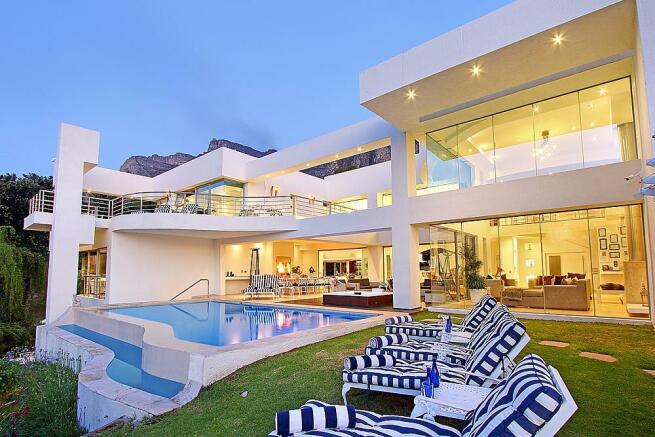 Hollywood Mansion - South Africa