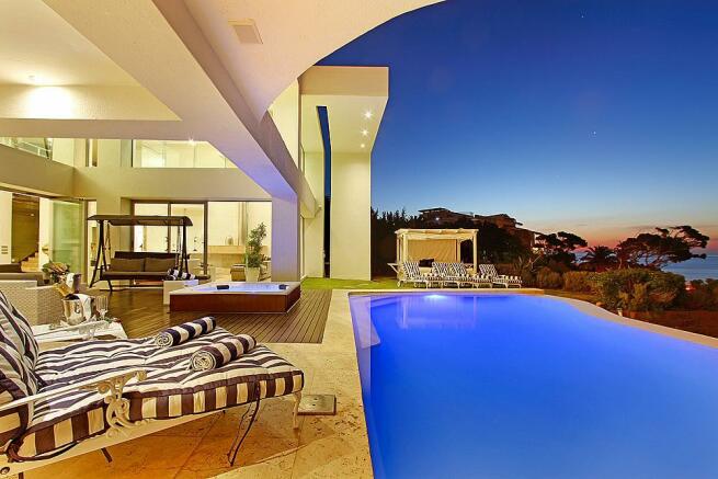 Hollywood Mansion - South Africa