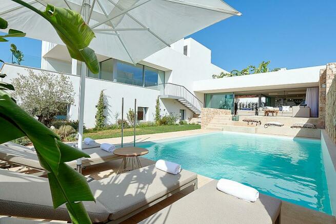 6 bedroom villa for sale in Cala Comte