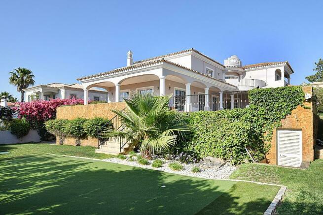 Luxurious 4 bedroom villa for sale Vila Sol