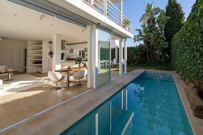 Elegant Ground-Floor Residence in Santa Gertrudis