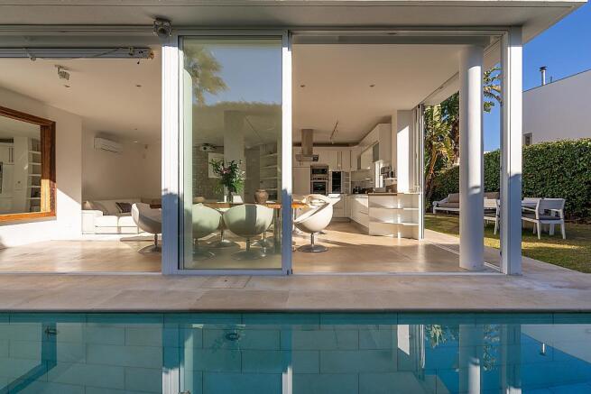 Elegant Ground-Floor Residence in Santa Gertrudis