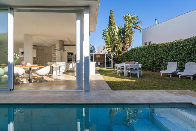 Elegant Ground-Floor Residence in Santa Gertrudis