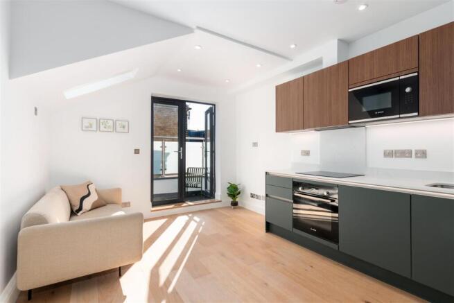 Garratt Lane 361 PH15.jpg