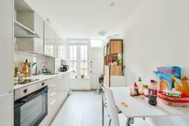 2 bedroom mews house to rent in Camden