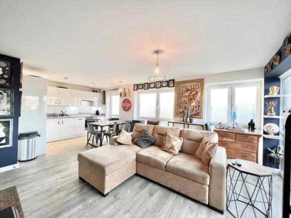 1 Bedroom Top Floor Flat for Sale