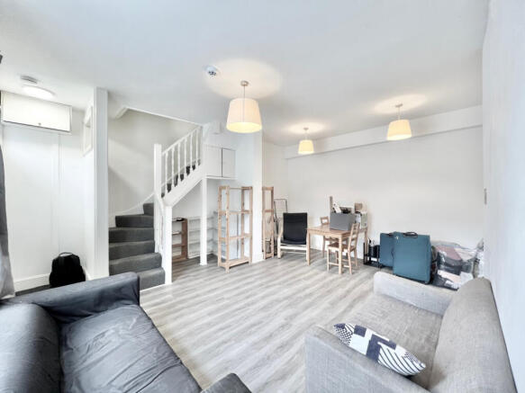 2 Bedroom End Terrace for Rent