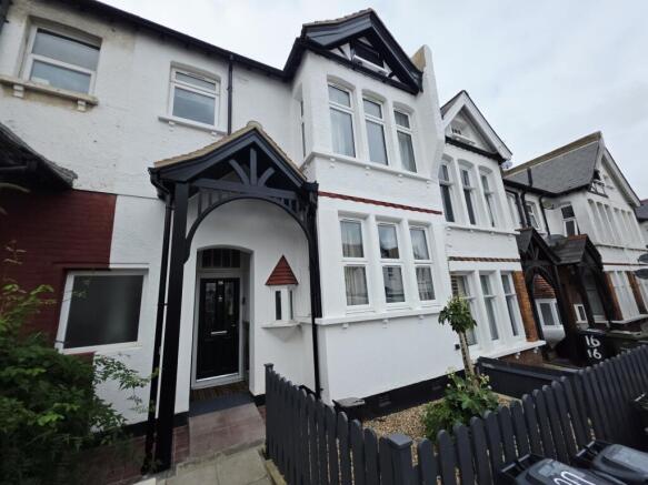 3 bed maisonette to rent Doverfield Road, London 