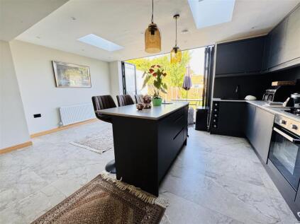 Harcourt Avenue, Edgware