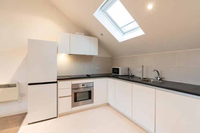 Flat 5 100 Crescent Road-01301