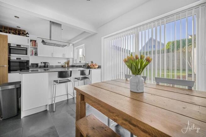 Kitchen/Breakfast Room