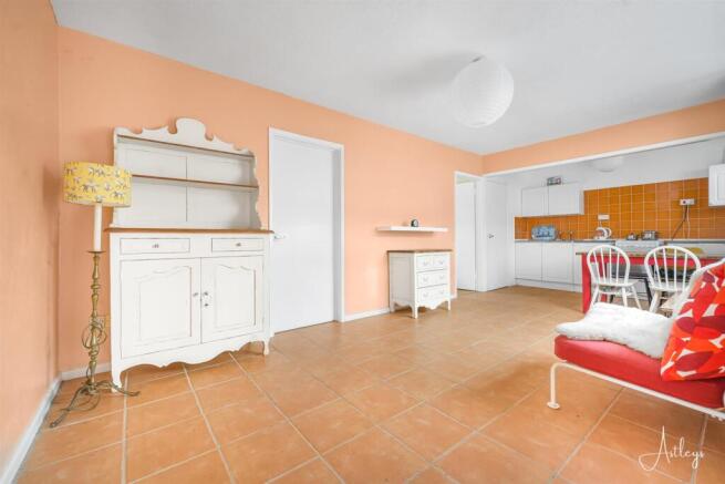 Lounge/Kitchen