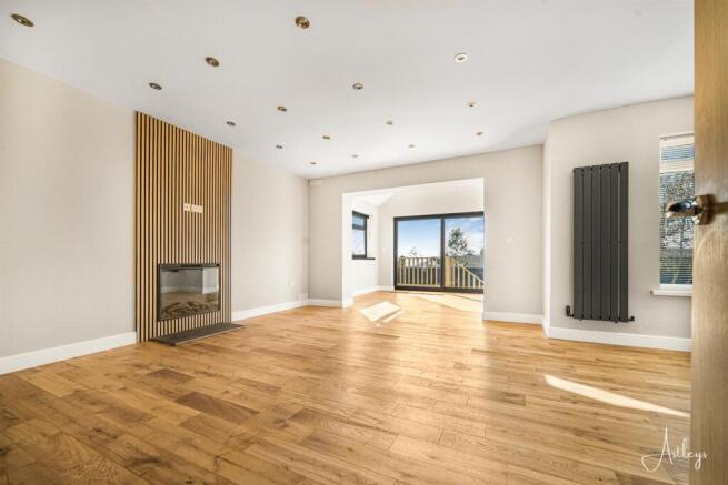 Lounge/Dining Room