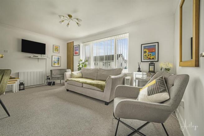 Living Room/Kitchen