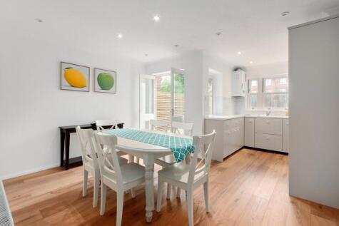 Waldeck Road, Strand on the Green, Chiswick, W4