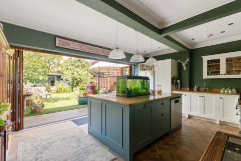 Lawford Road, Grove Park, Chiswick, W4