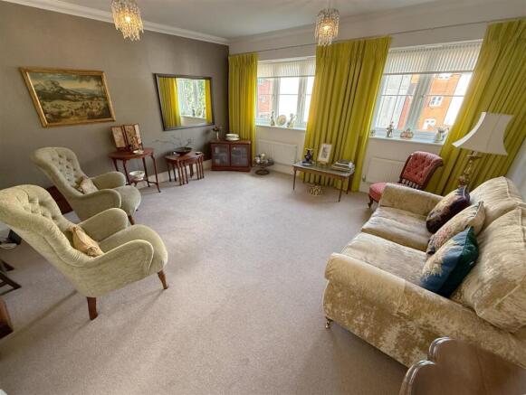 Living Room / Bedroom