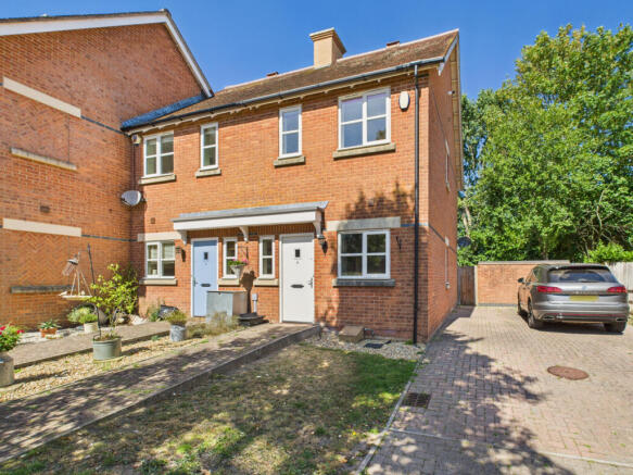 2 Bedroom end terraced house for Sale in the hear