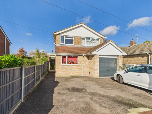 4 bed detached house for sale