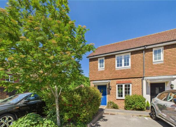 2 Bedroom End Terrace To Let