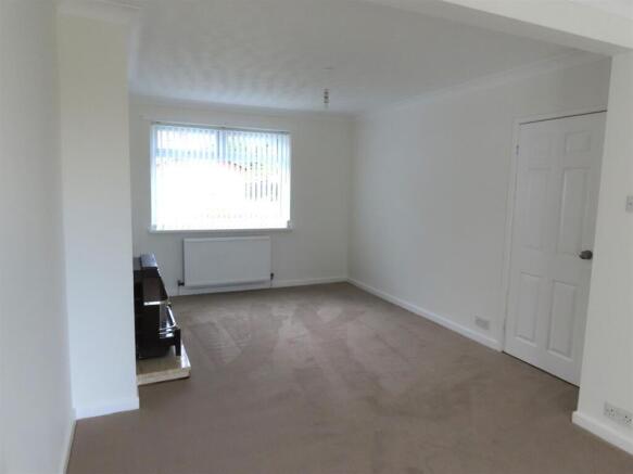 LOUNGE THROUGH TO DINING AREA