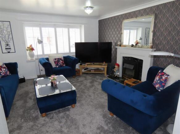 LOUNGE AREA