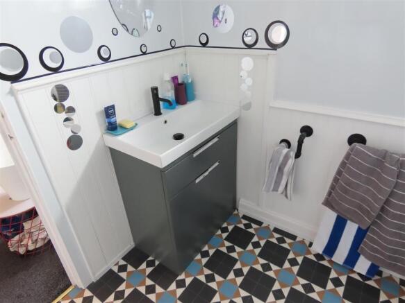 SHOWER-ROOM